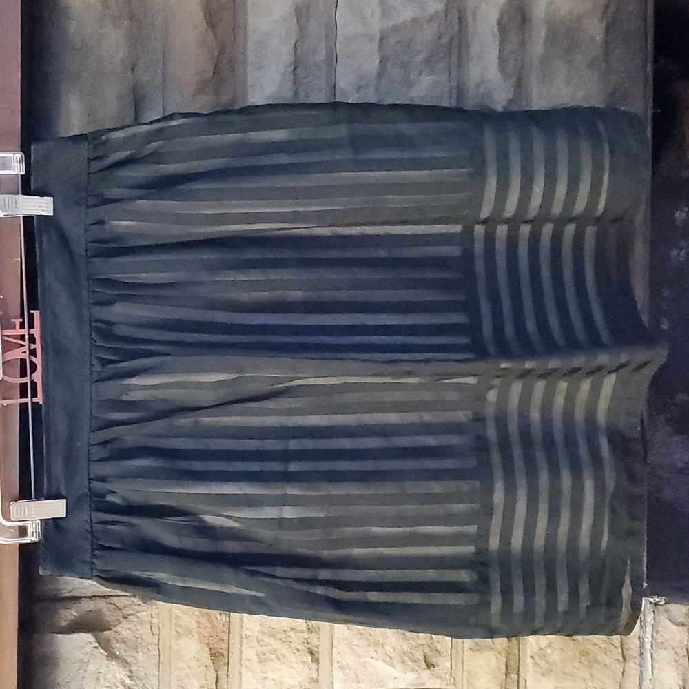 Size 8 black and white skirt